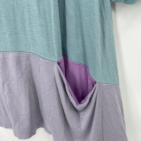 LOGO by Lori Goldstein Tunic Blouse Size L Color Block Sharkbite Hem Gray Green - Picture 6 of 7